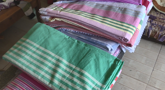 潍坊老粗布,又叫土织布,潍坊市著名传统手工纺织特产,潍坊寿光市为主